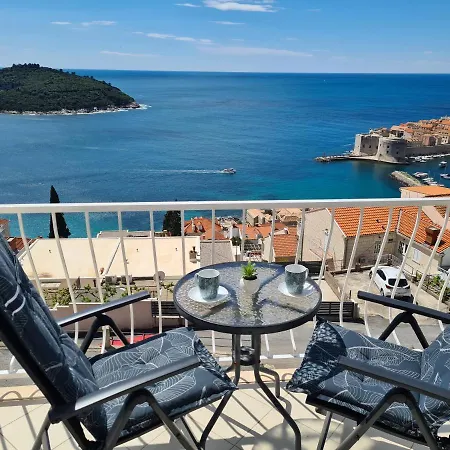 아파트 Panoramic Sea And Old Town View